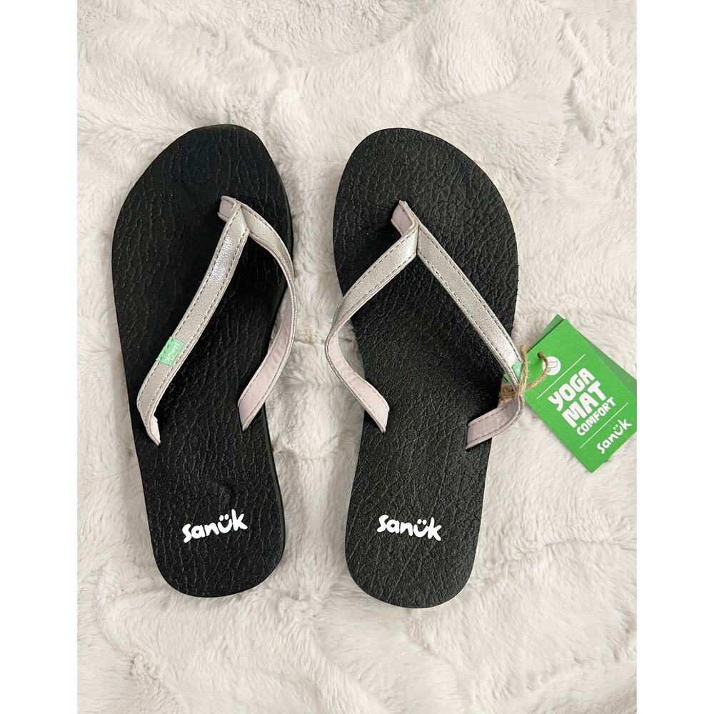 NWT SANUK Women's Yoga Joy II Metallic Flip FLops Size 5 Black Sandals Thongs